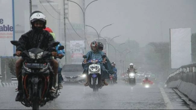 BMKG: Warga Jawa dan Maluku Waspadai Cuaca Ekstrem Pekan Ini