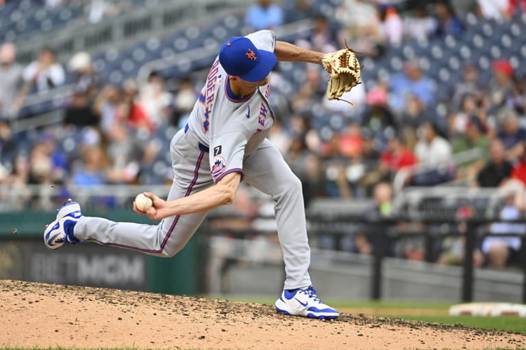 Blue Jays officially announce Tyler Rogers signing, designate Justin ...