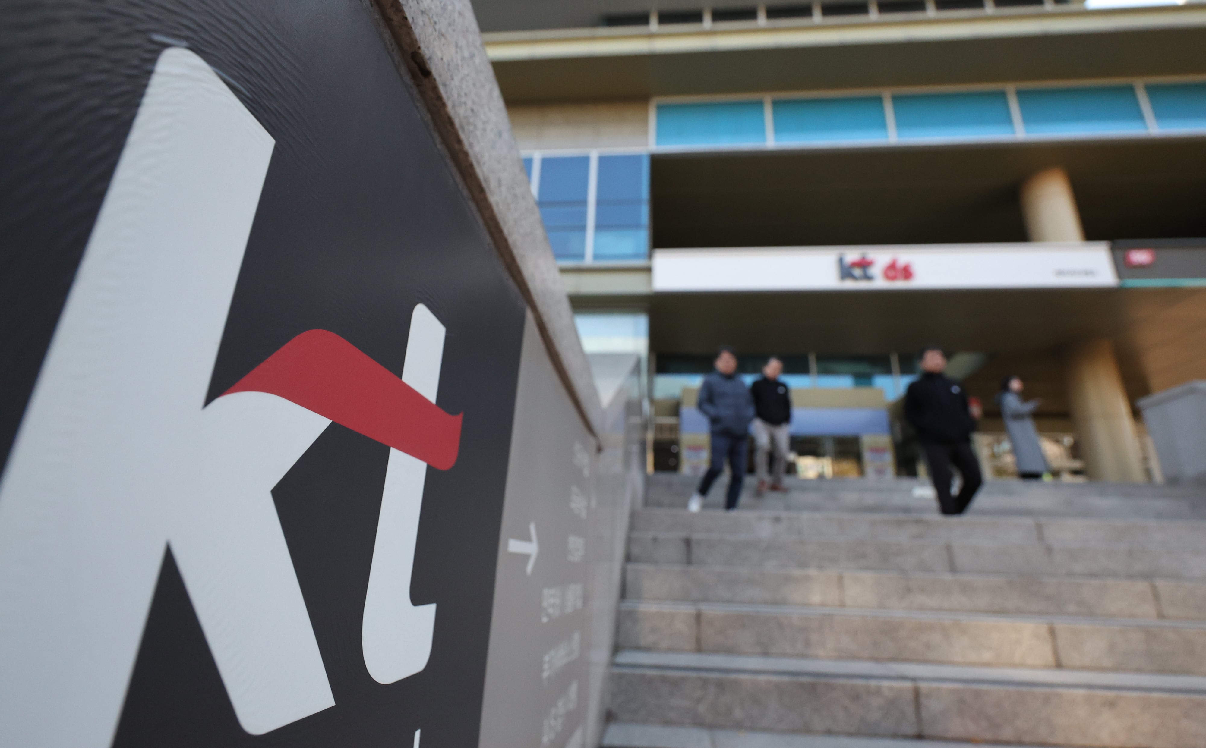 Exclusive: KT wins security projects amid hacking scrutiny