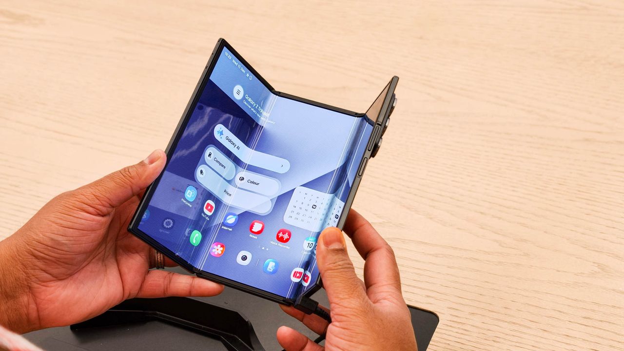 Biggest tech stories of 2025: AI, foldables, XR, and phones