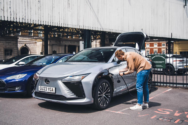 What happens when an electric car runs out of charge?