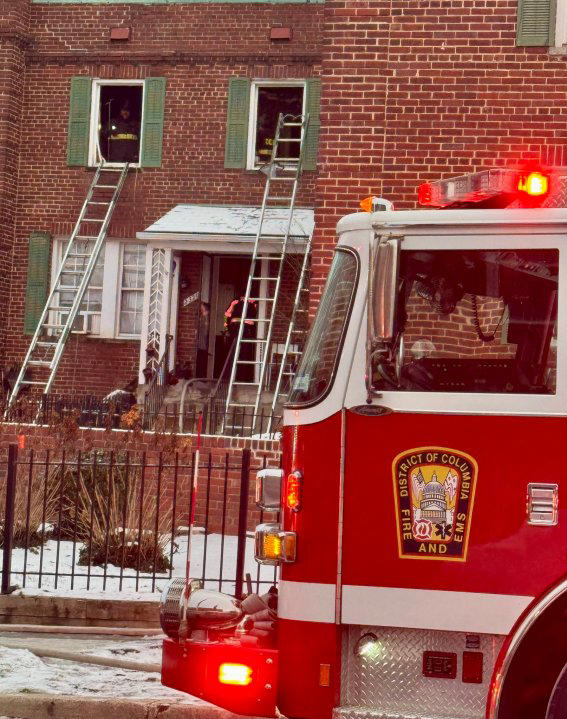 3 displaced after apartment fire breaks out in DC