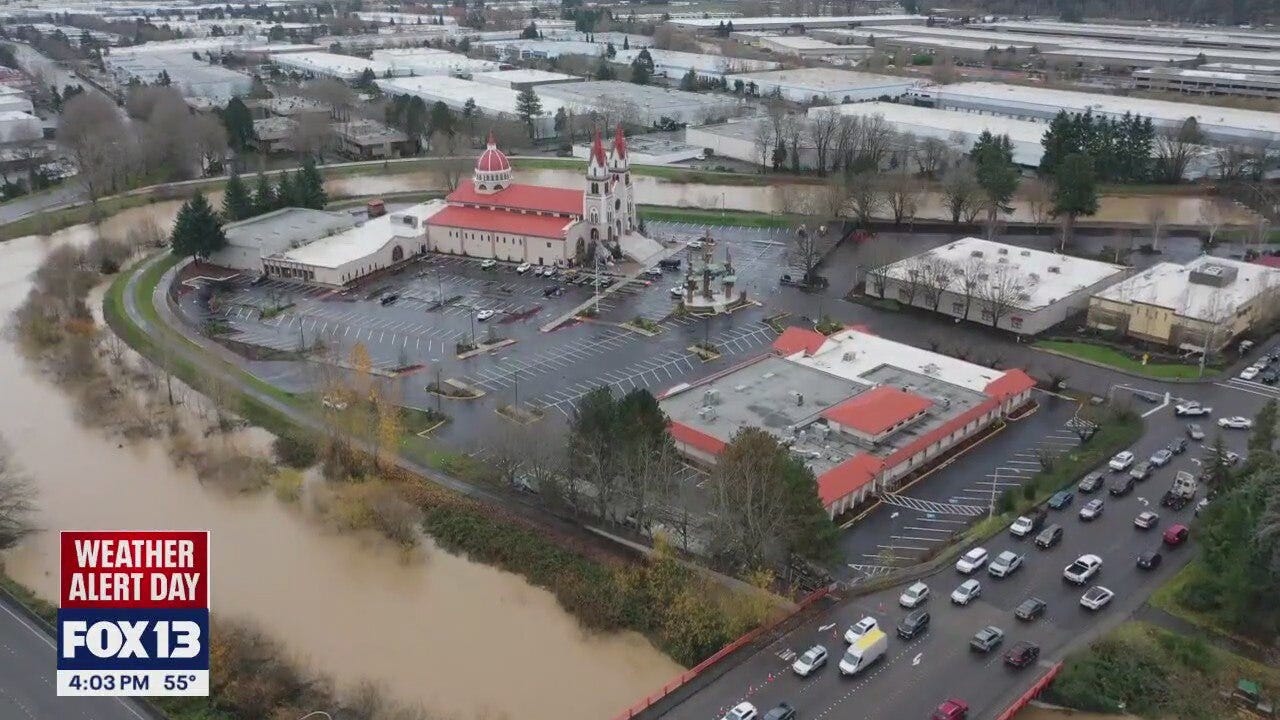 Levee failure along Green River triggers "go now" evacuations in ...