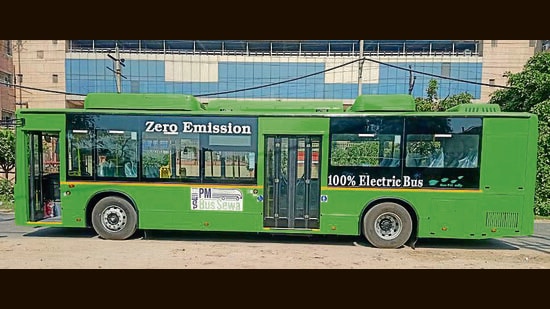 UT receives 15 new electric buses, targets highest EV adoption by 2027
