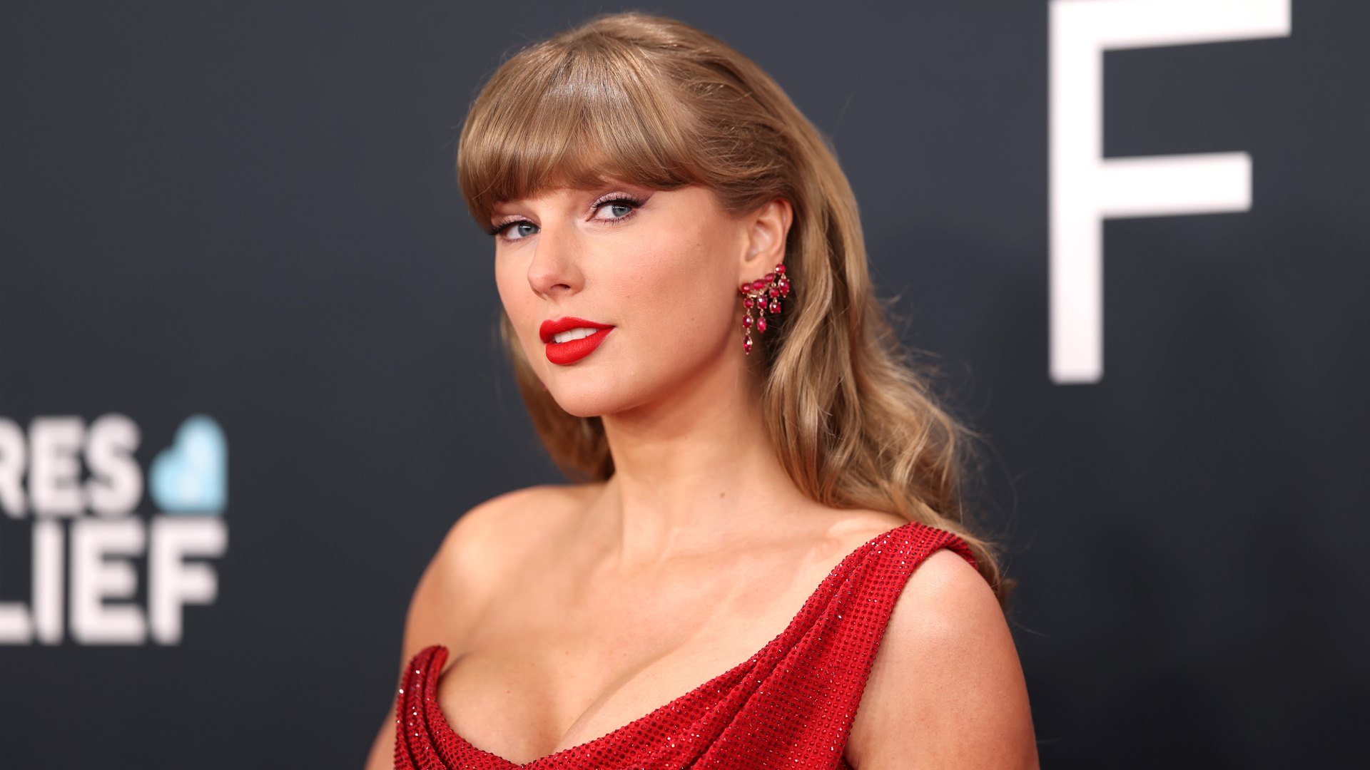 2197310482 How Taylor Swift Makes Sure Her Home Feels ‘Cozy’ So She Can Decompress From Her Busy Life