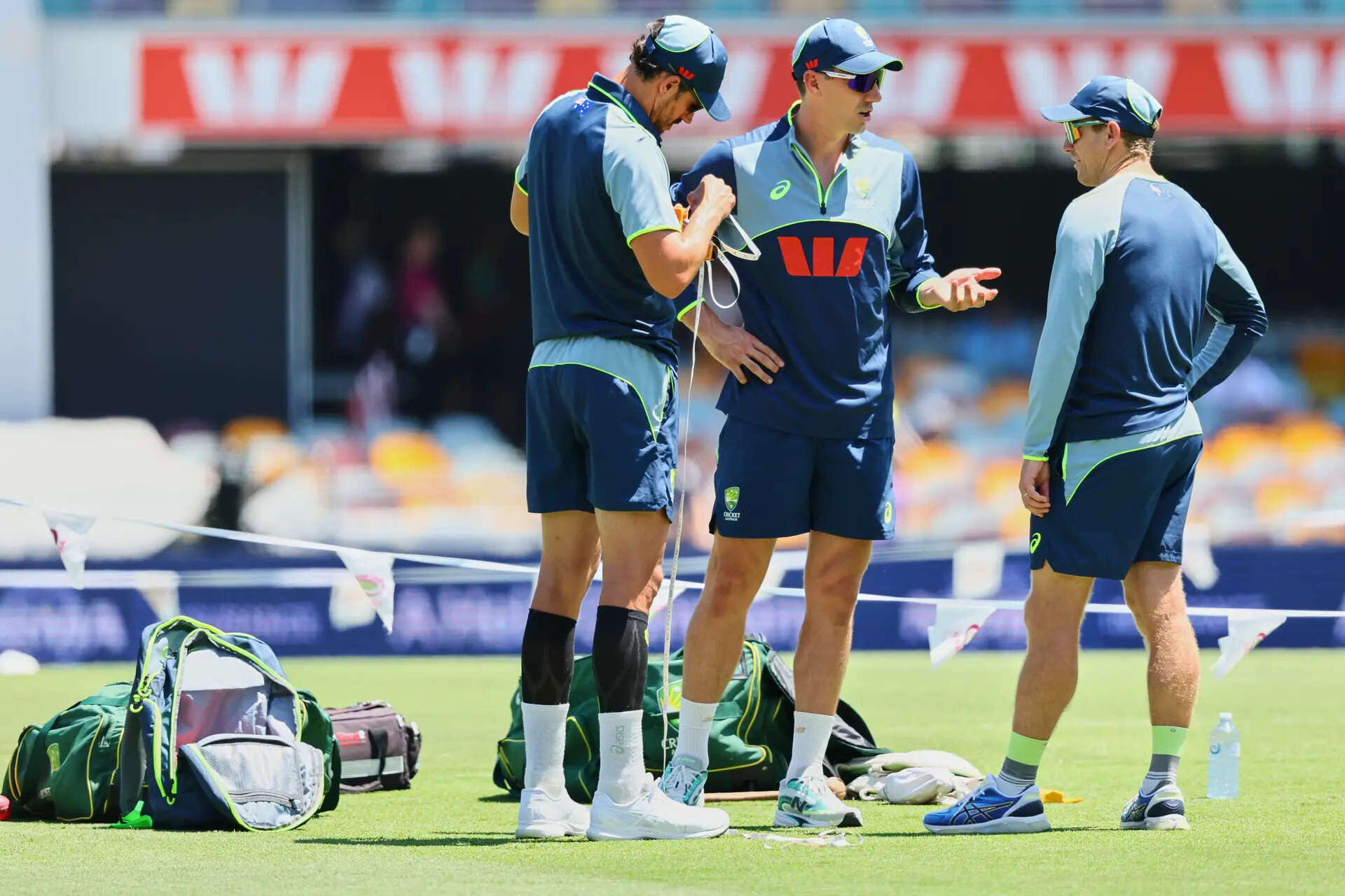 Ashes: Australia and England cricketers to honour the victims of Bondi Beach attacks<br><br>