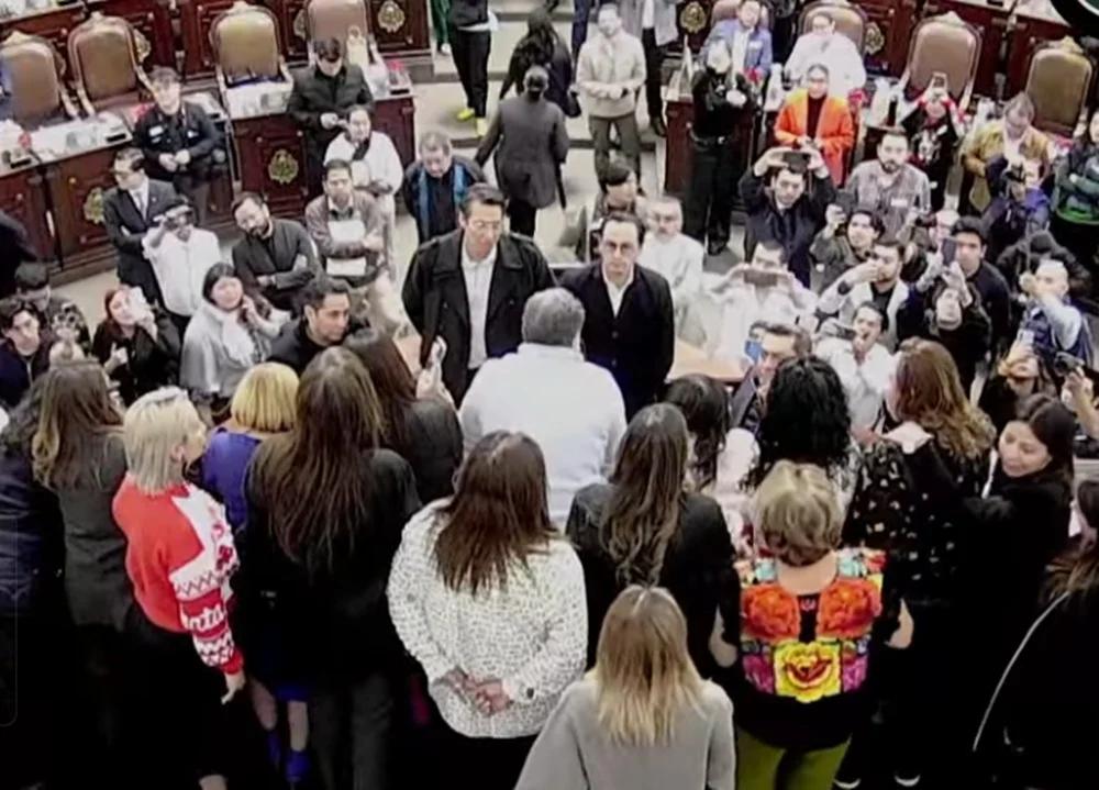 Diputados de Morena y PAN protagonizan pelea en el Congreso de la ...