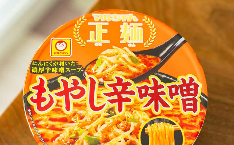 にんにくが利いた濃厚スープ【マルちゃん正麺】激うまカップ麺がさらに