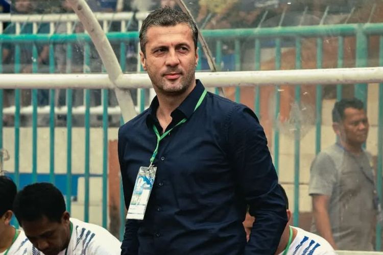 Persebaya Surabaya Dikejar Deadline, Dua Pelatih Top Persib Bandung Jadi Target