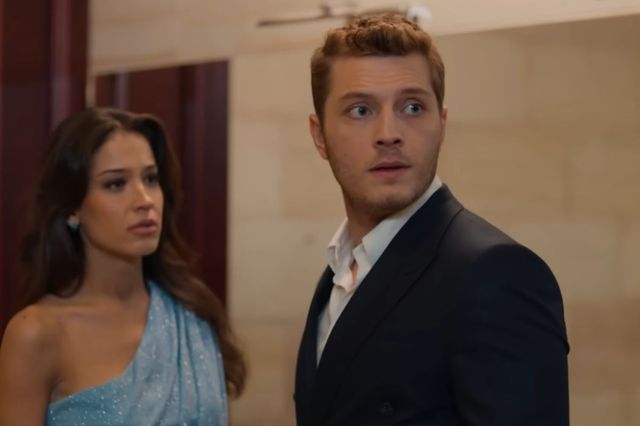 Perihan inguaierà non poco Cihan con Melek (Foto YouTube @Siyah Kalp) – tvblog.it