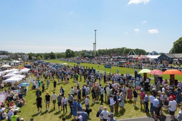 Kaiser Chiefs to rock Cartmel Racecourse next summer