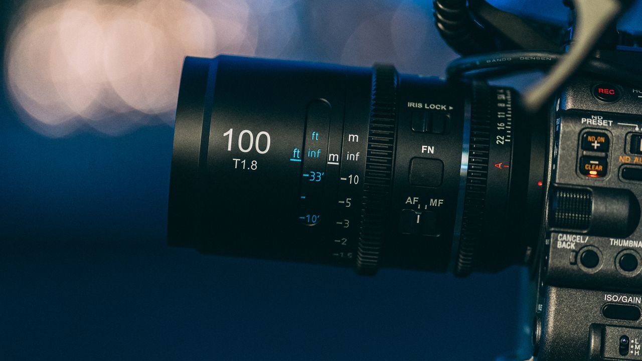 These are the first-ever full-frame autofocus anamorphic lenses (and ...