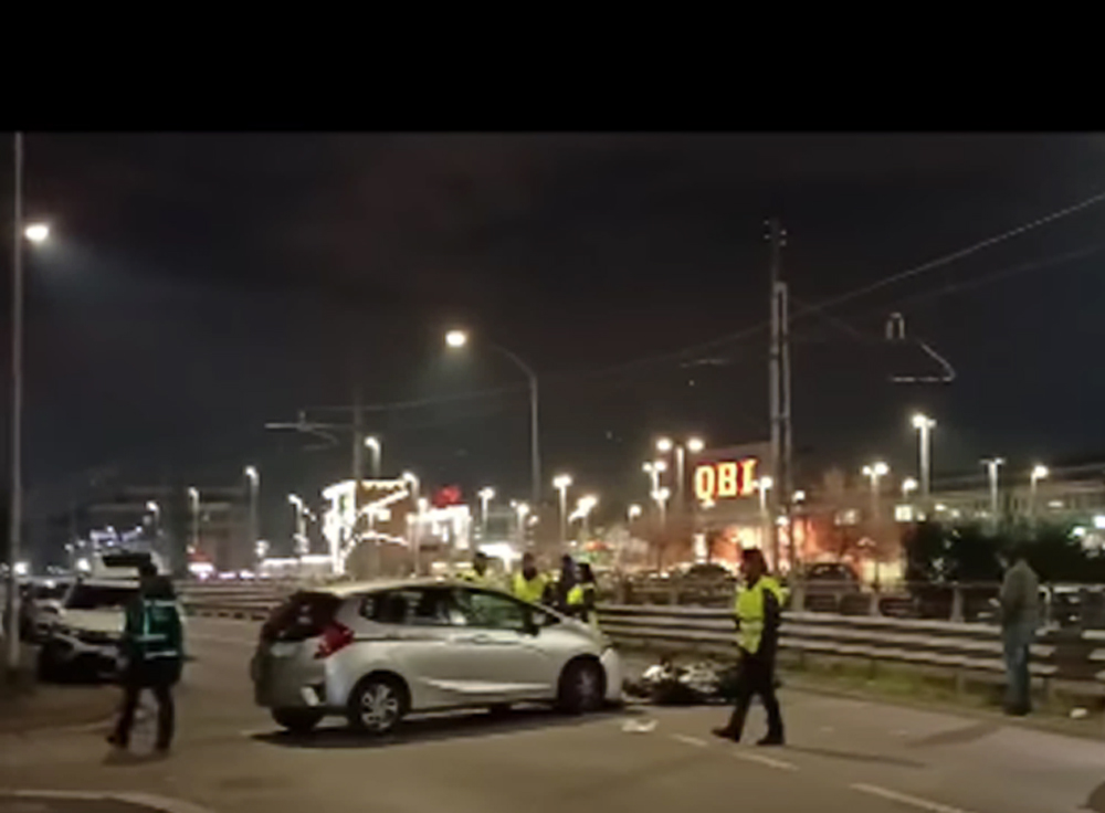 Scontro tra auto e moto a Torre Spaccata: soccorso in ospedale per il ...