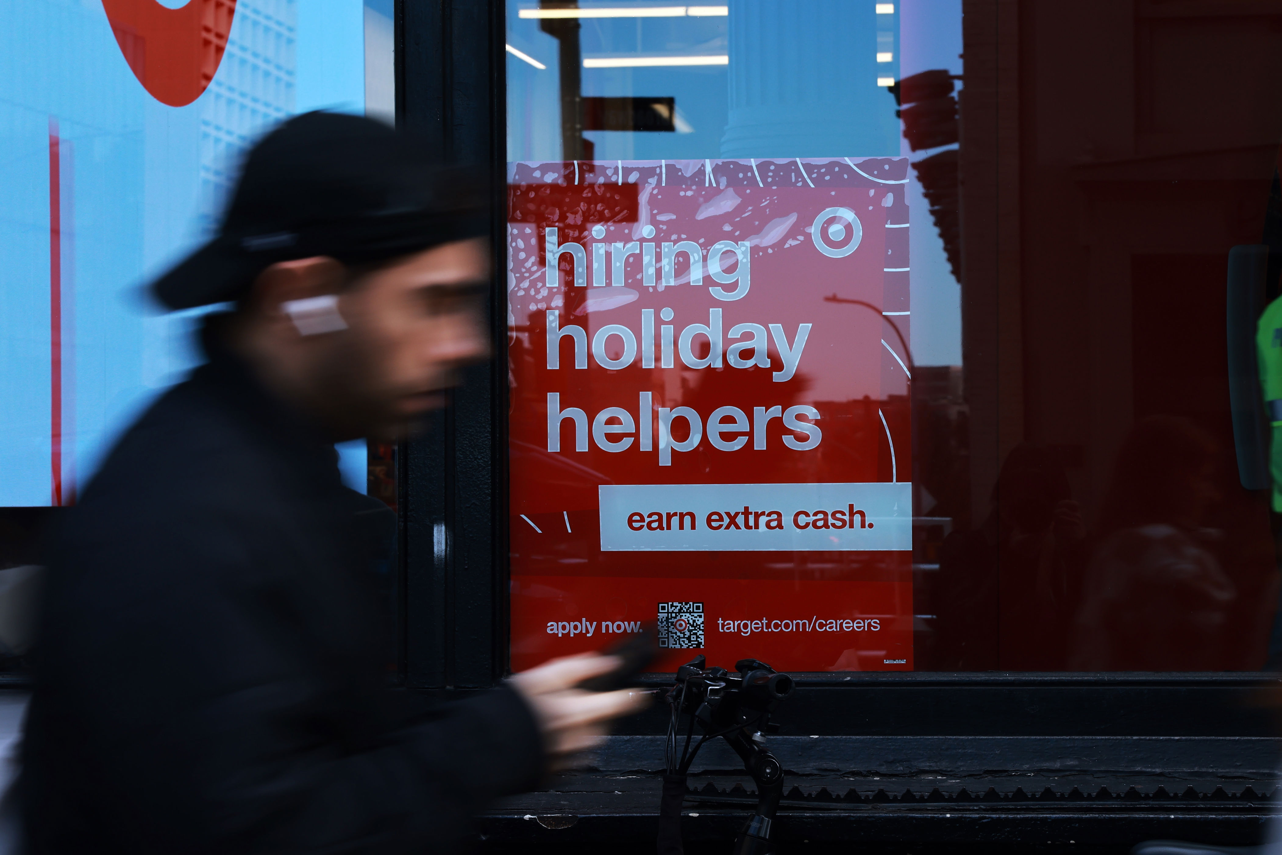 Unemployment rate rises, signaling weakness in the economy<br>