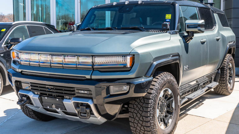 The pros and cons of power running boards for trucks