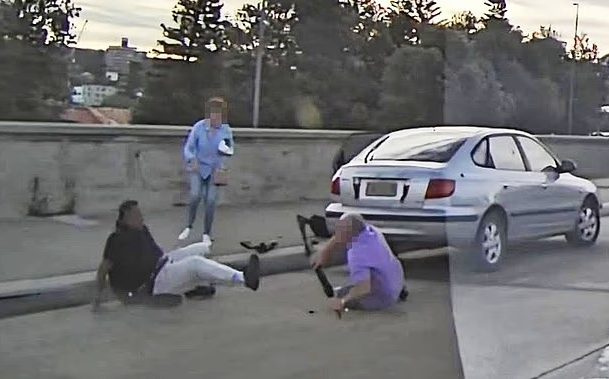 Moment third hero wrestles gun from Bondi terrorist before being killed<br><br>