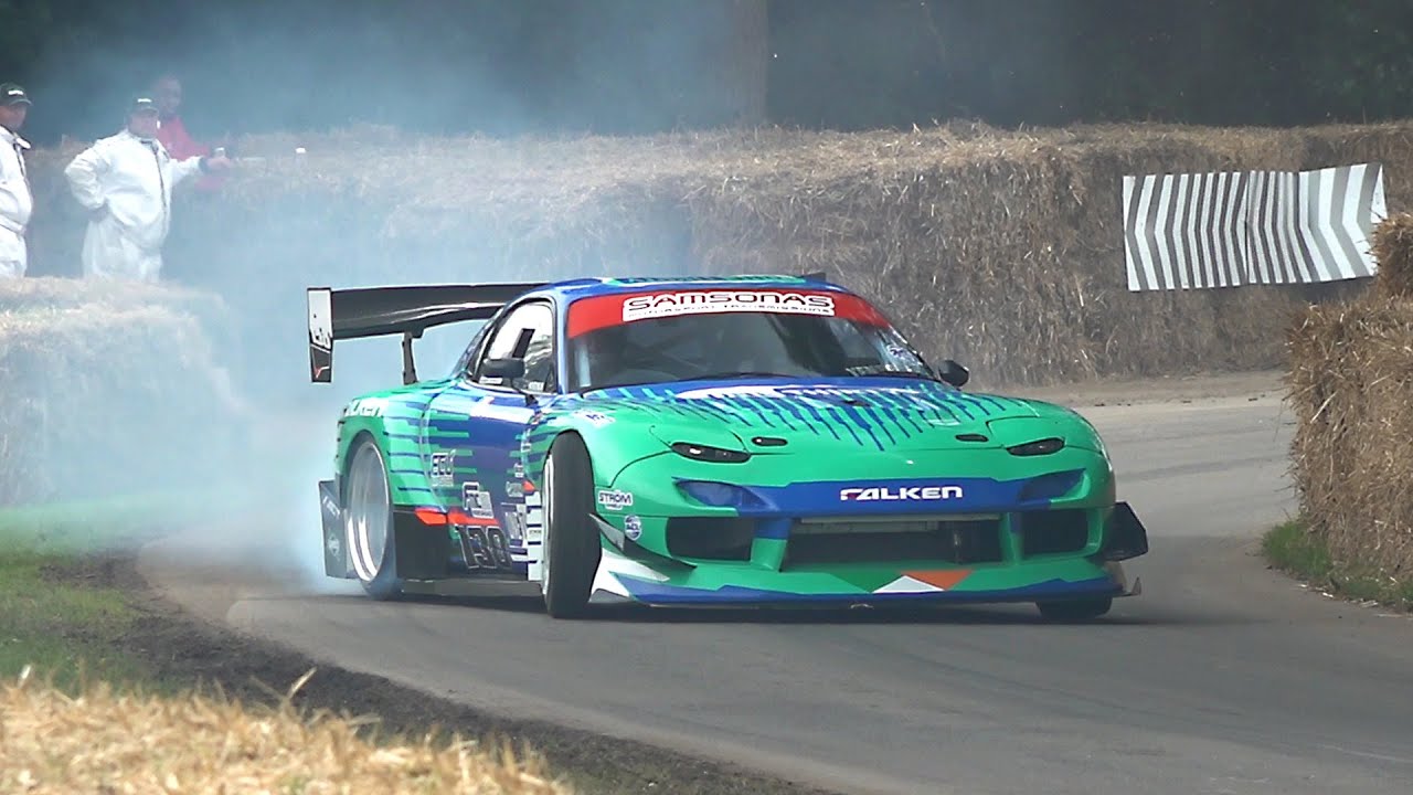 Falken RX-7 faz drift extremo em subida