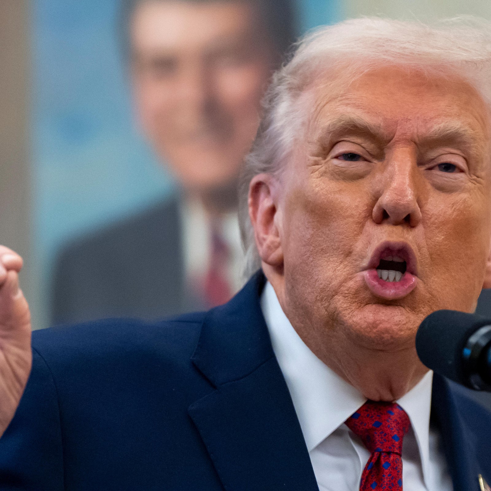 La BBC promete defenderse de la demanda de 10.000 millones de dólares de Trump