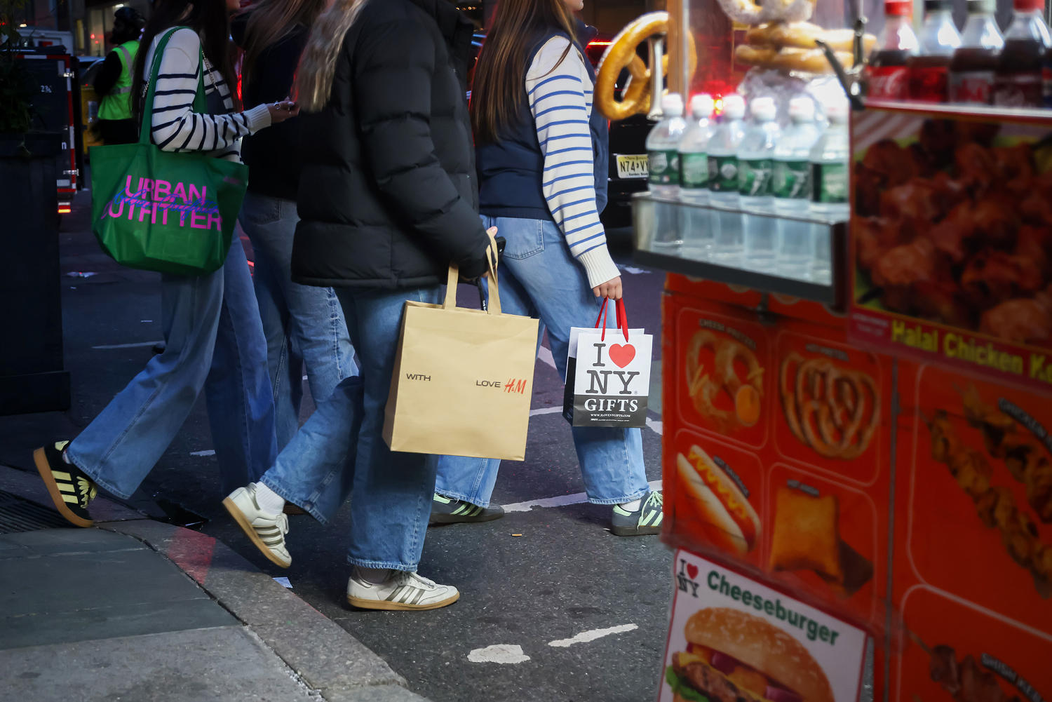 Majority plan to spend less on holiday gifts this year amid broader ...
