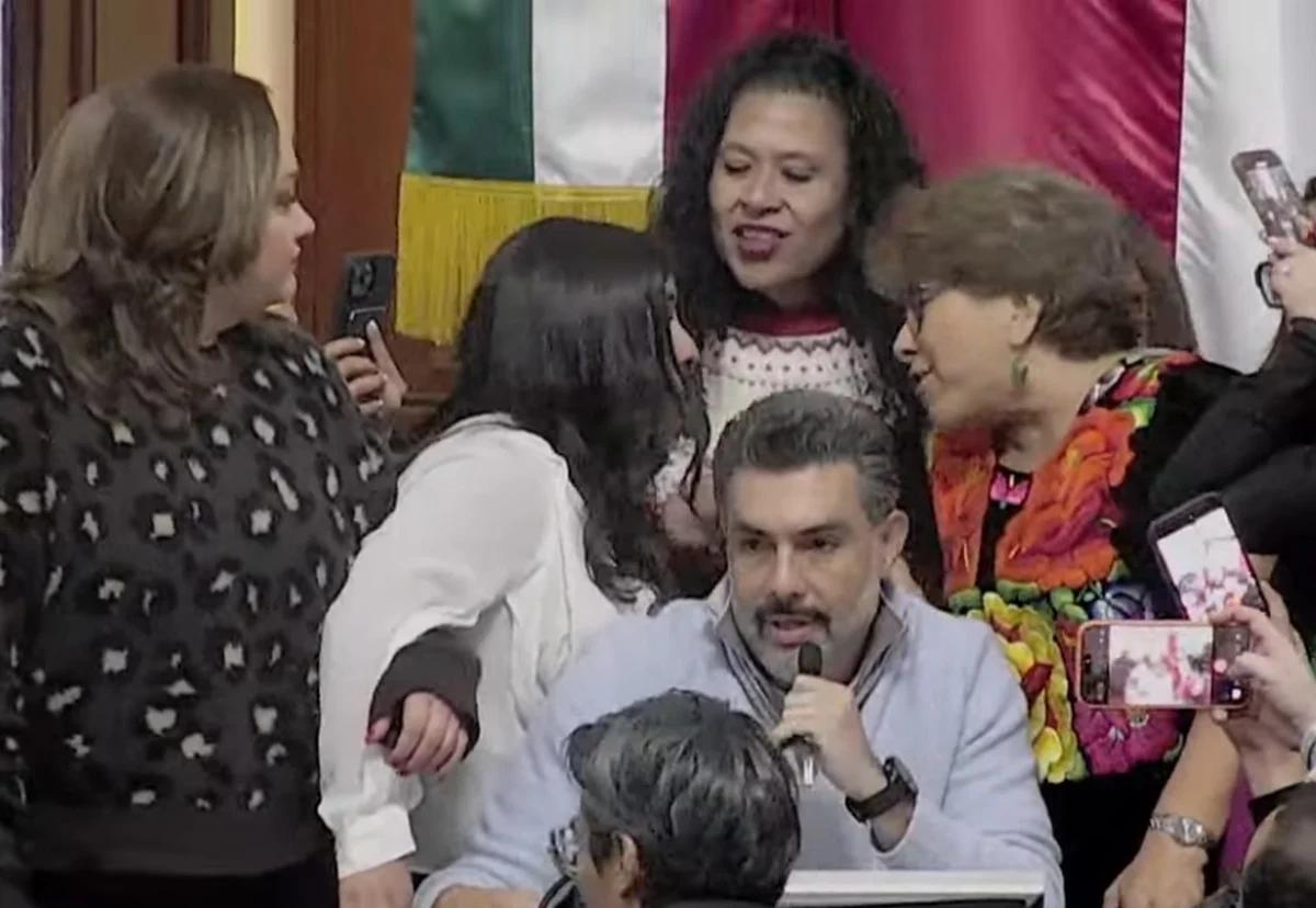 Diputados de Morena y PAN protagonizan pelea en el Congreso de la ...