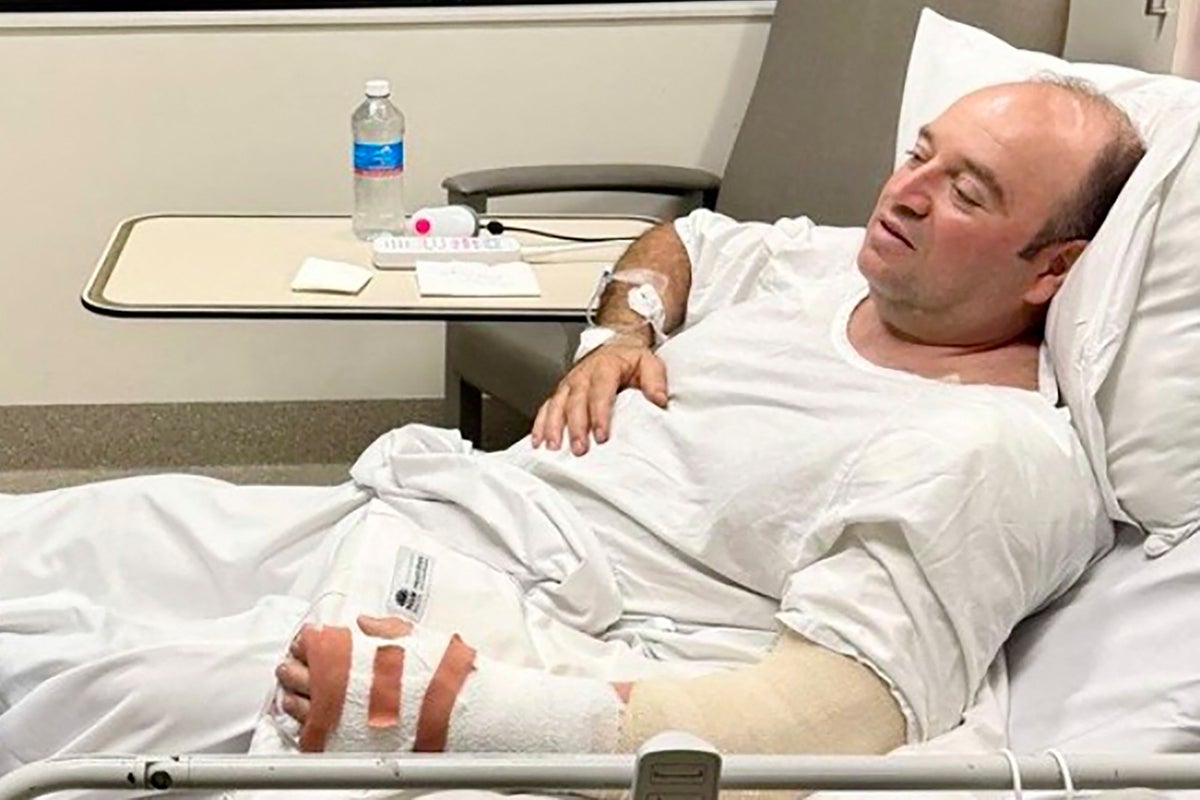 Hero who tackled Bondi Beach gunman thought he’d die<br>