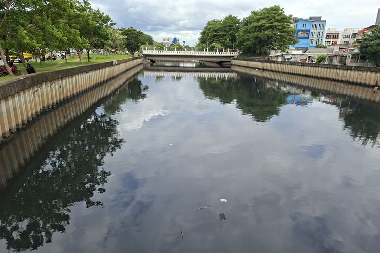 Kali Mookervart: Ancaman Sampah yang Mengancam Sumber Air Warga Rusun Pesakih