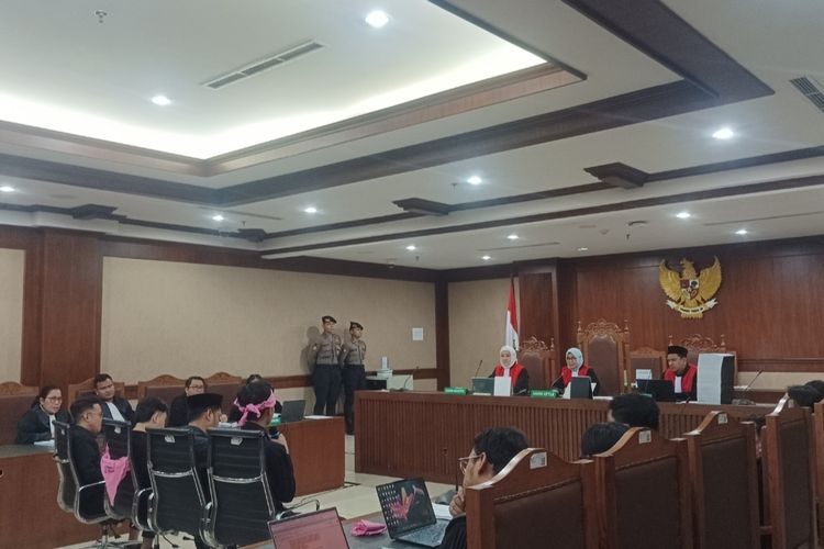 Sidang Perdana Delpedro Cs Memanas, Pengacara Protes Kehadiran Polisi