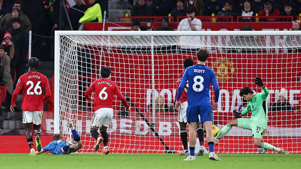 Lammens key as historic Old Trafford record lives on<br>