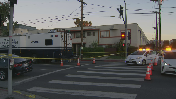 LAPD officers shoot man allegedly armed with metal pole in San Fernando Valley<br><br>