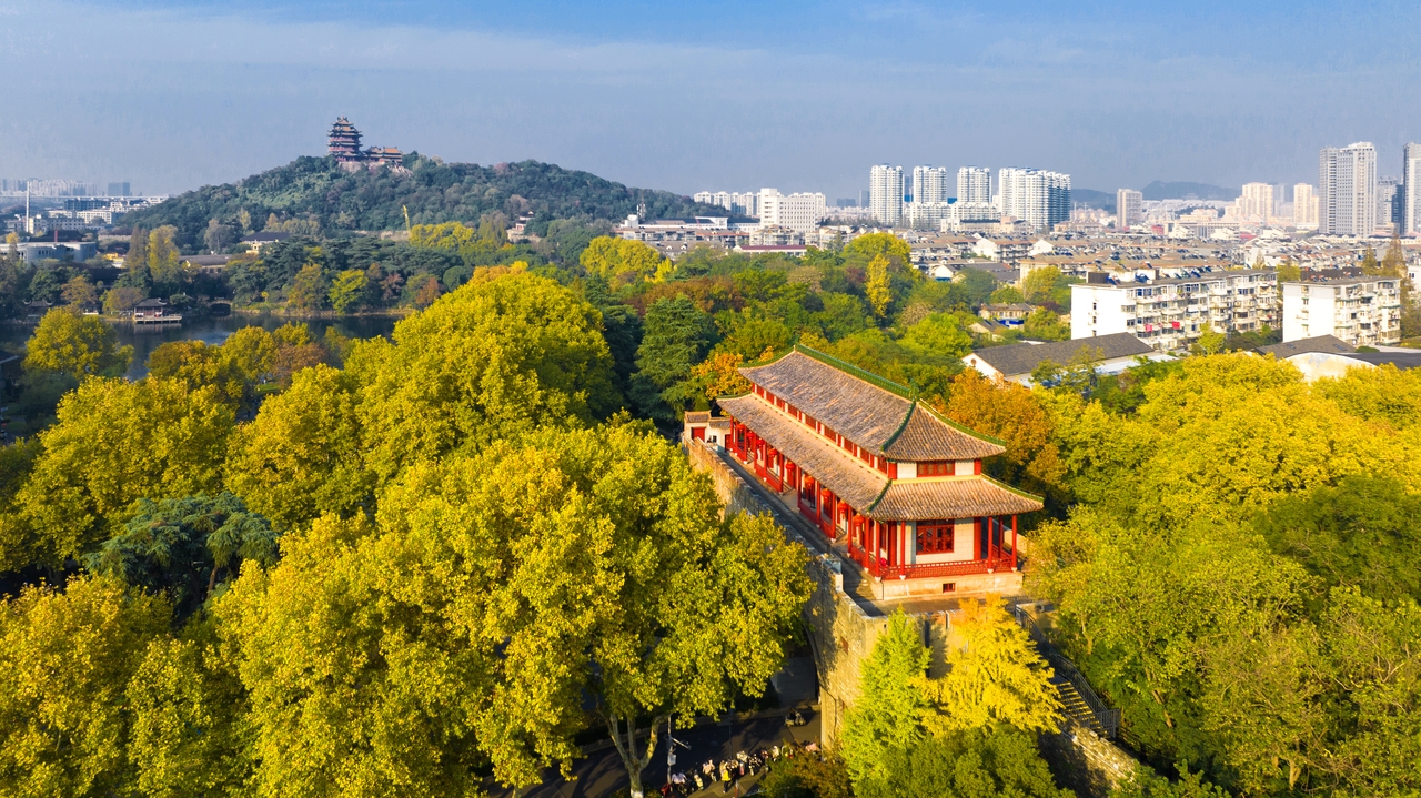 江苏省南京市鼓楼区挹江门秋色