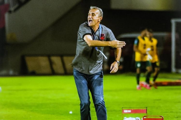 Misi Milomir Seslija Kembali Latih Persis Solo, Perbaiki Performa dan Kepercayaan Tim