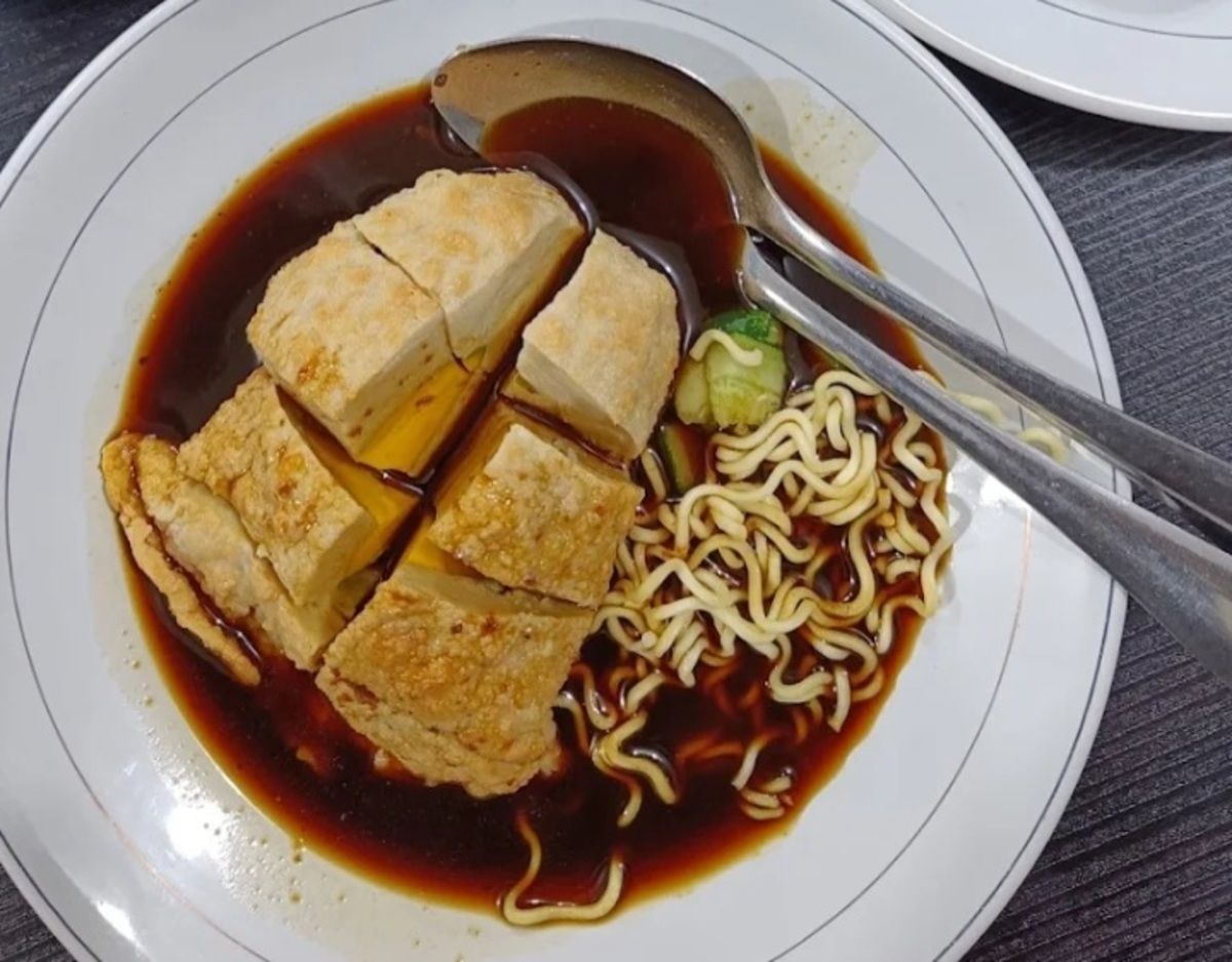 Tidak Perlu ke Palembang, 5 Pempek Surabaya Ini Sama Enaknya