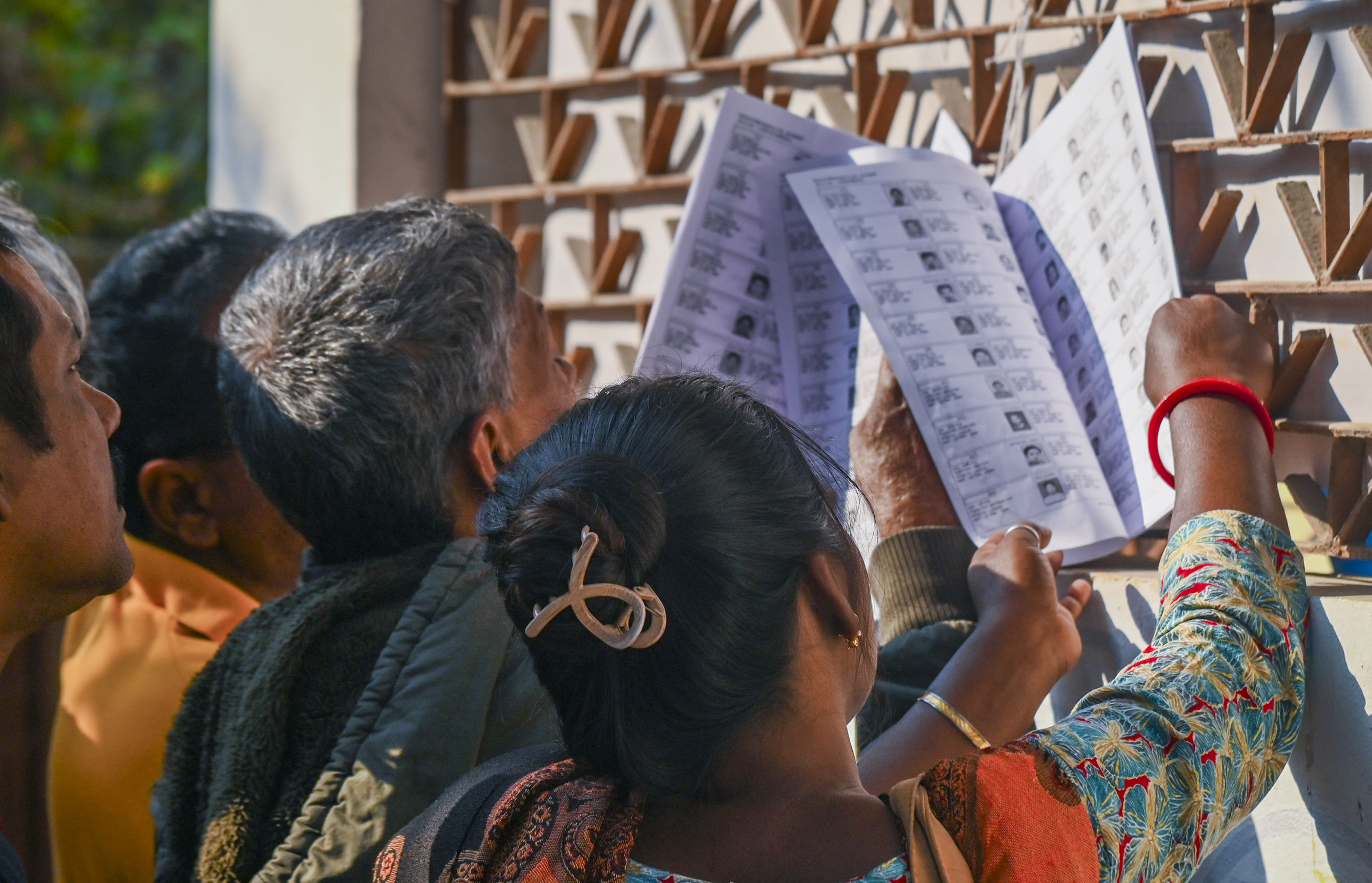 EC publishes Bengal’s SIR draft rolls; over 58 lakh deletions redraw ...