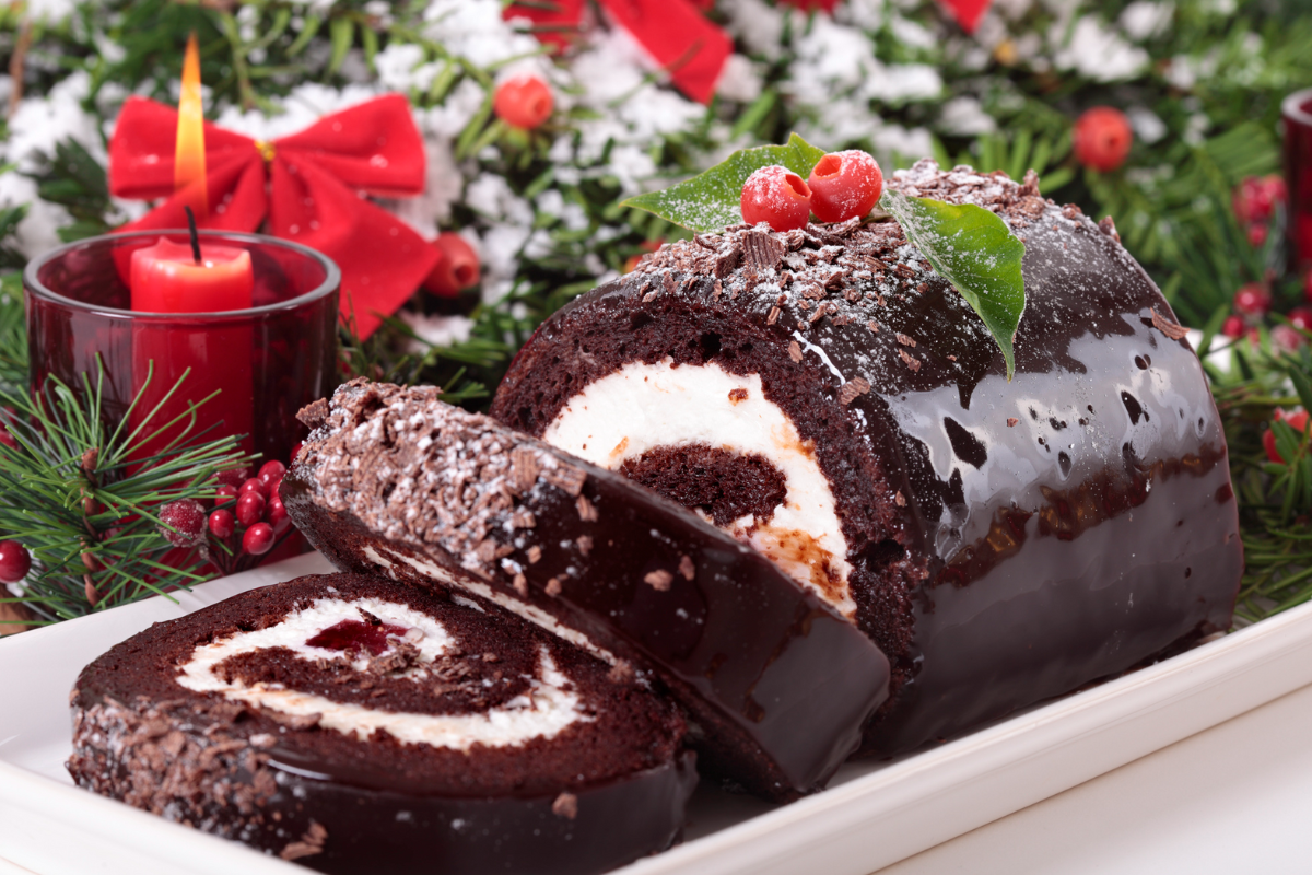 Buche de Noel, Kue Natal Prancis Bentuk Batang Kayu yang Menarik dan Lezat