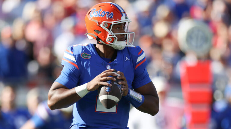 Top 12 players who entered the college football transfer portal on Monday