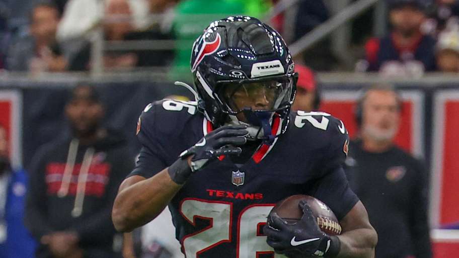 Texans sign breakout RB to active roster