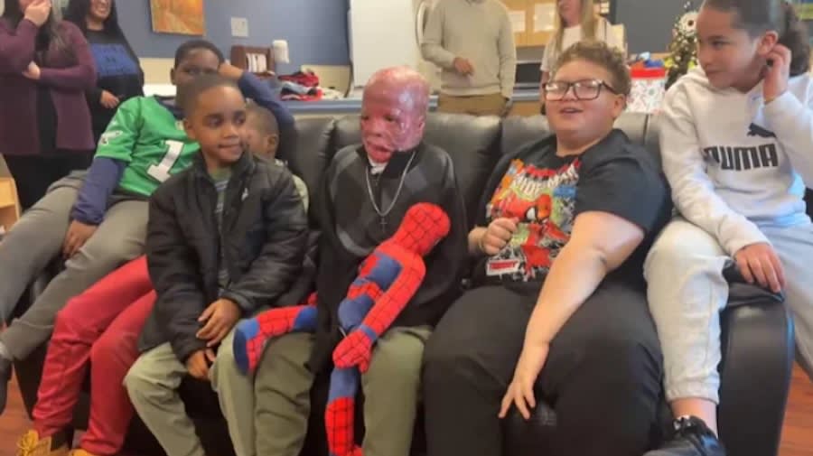 10-year-old boy burned in plane crash returns home: "It