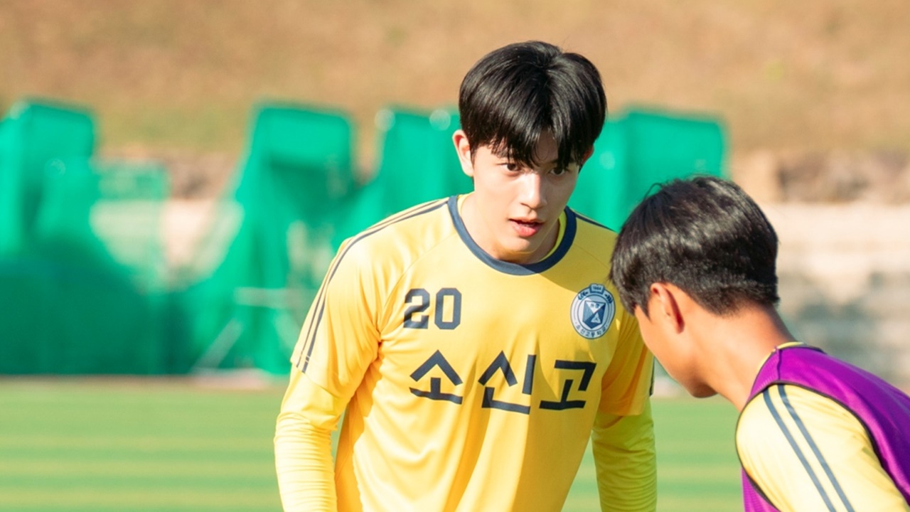 로몬, 첫 로코 도전 어떨까? '오늘부터 인간입니다만' 캐릭터 스틸컷 공개