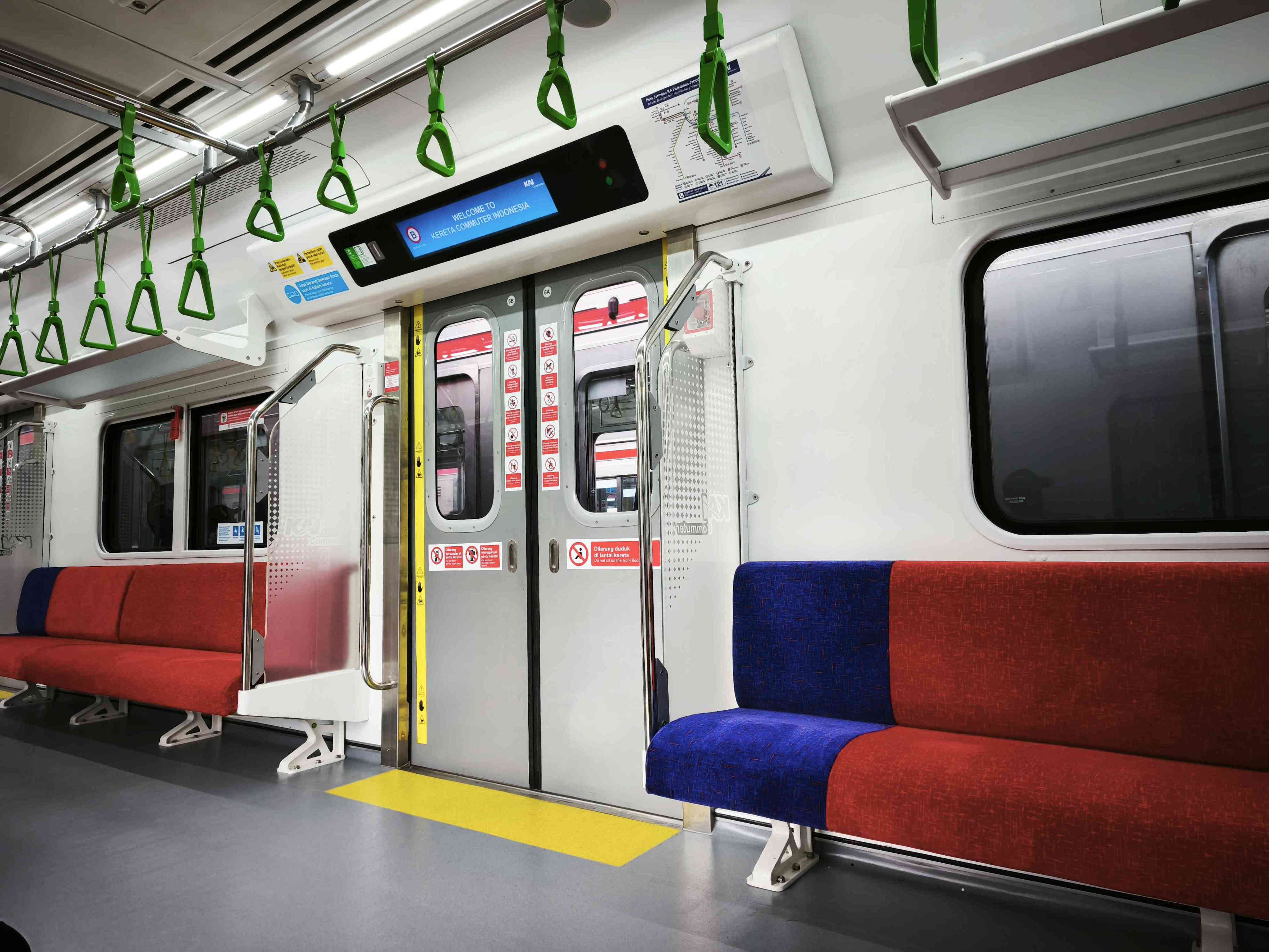 Pengalaman Pertama Naik KRL Baru CLI 225