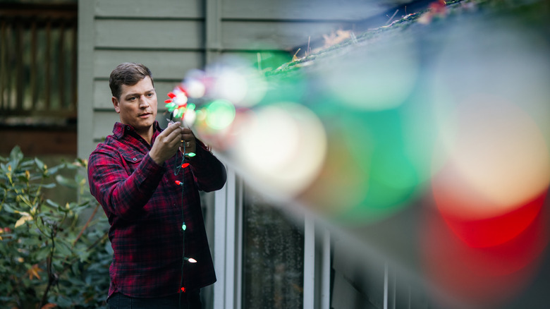 This rope hack speeds up wrapping outdoor tree lights—and makes removal ...