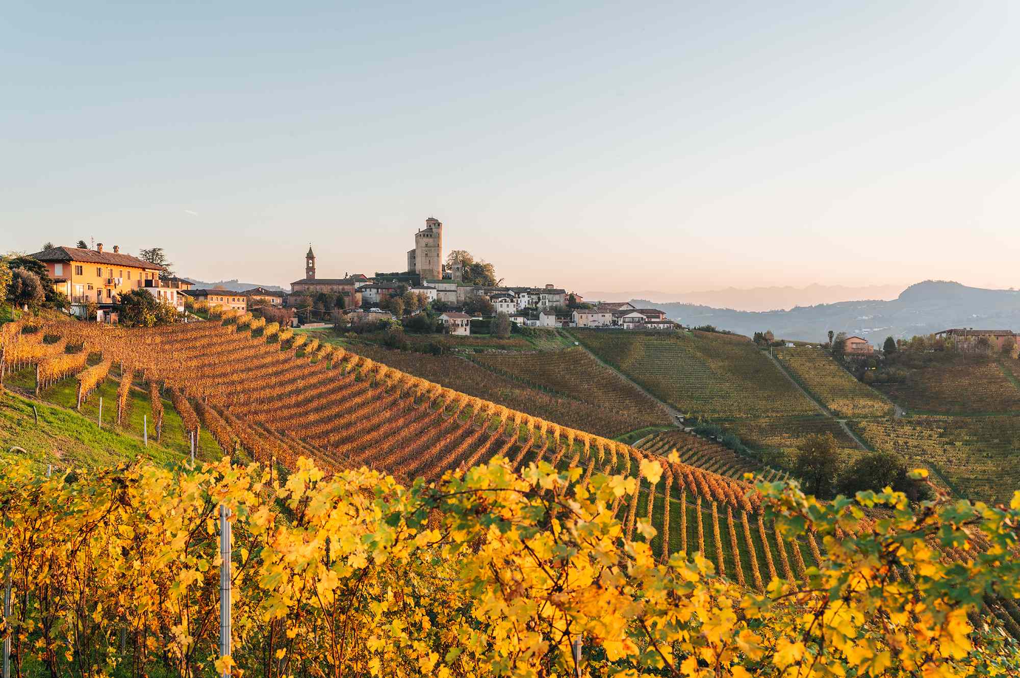 This luxury 7-day train journey travels through Italy's wine country ...