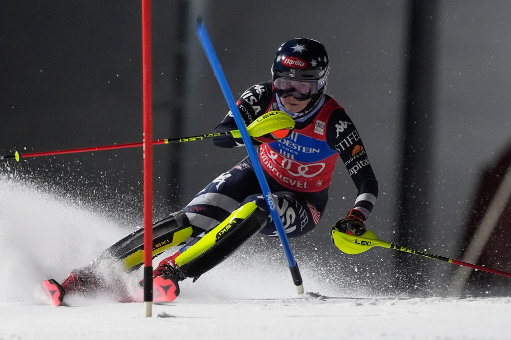 Mikaela Shiffrin leads 1st run of night slalom as rivals falter under the lights<br><br>
