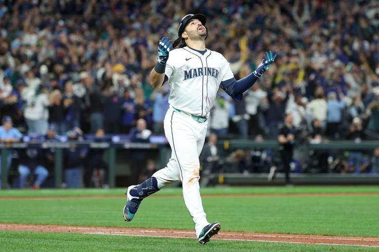 Mariners' $72 million slugger predicted to bolt for deal with NL club
