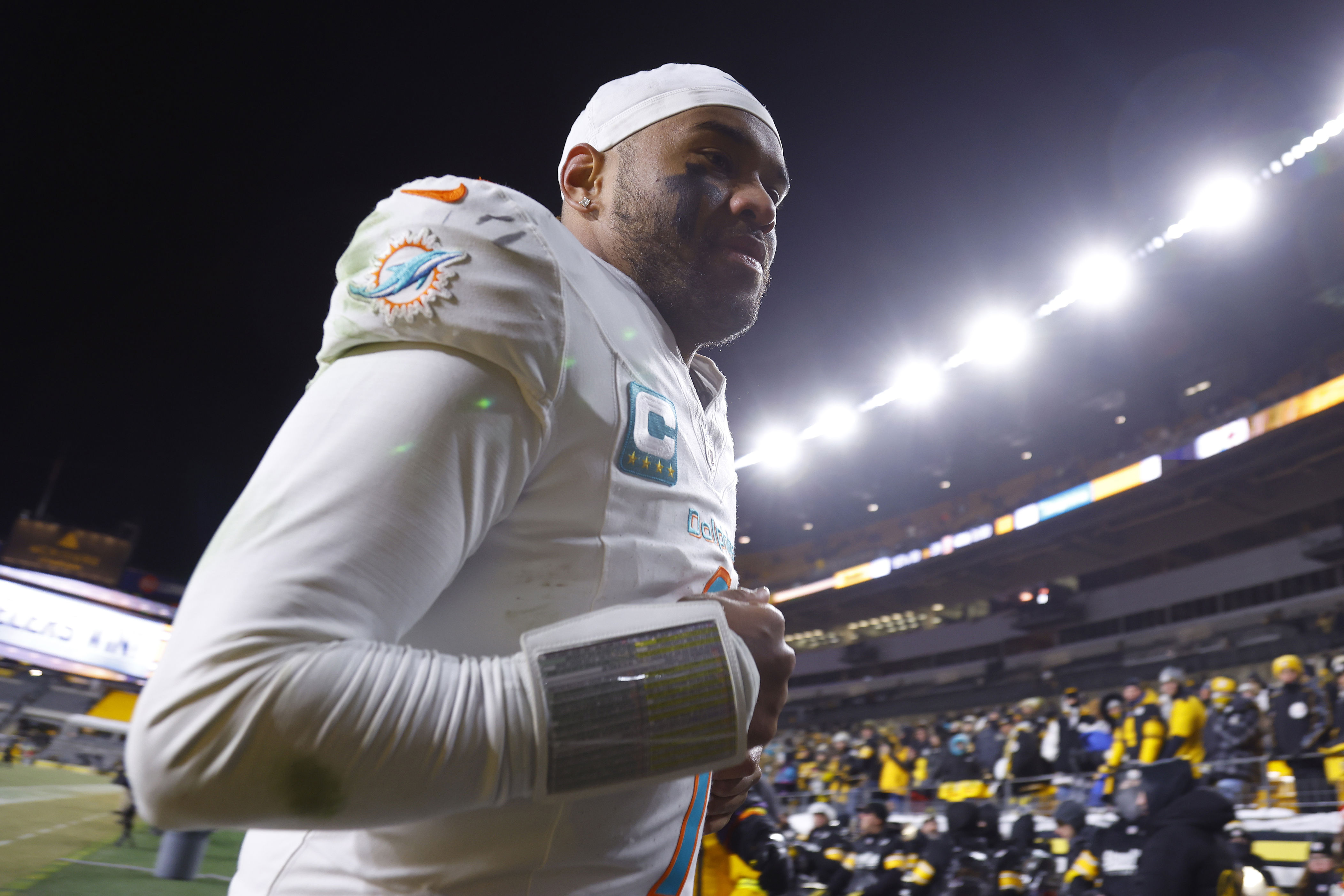 Miami Dolphins to move on from Tua Tagovailoa; offered 4 first-round picks for Joe Burrow ahead of 2020 NFL draft<br><br>