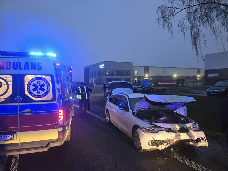 Zderzenie czołowe na DK10 w Drobinie. Jedna osoba trafiła do szpitala