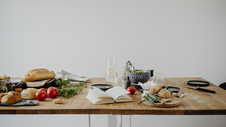 10 items making your dining table always look messy