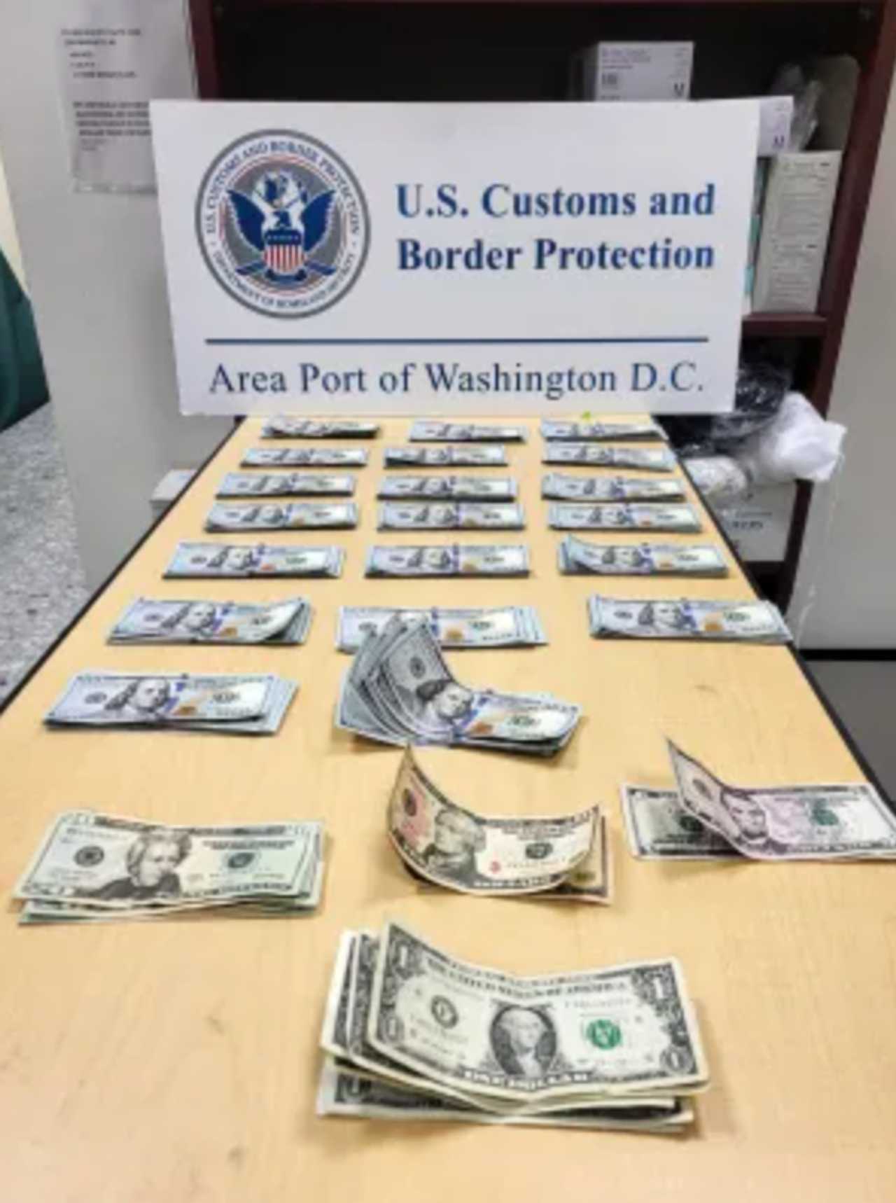 Holiday travelers lose nearly $190K at Dulles Airport over unreported ...