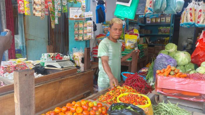 Harga ayam hidup di Pasar Youtefa Jayapura tetap stabil menjelang Natal