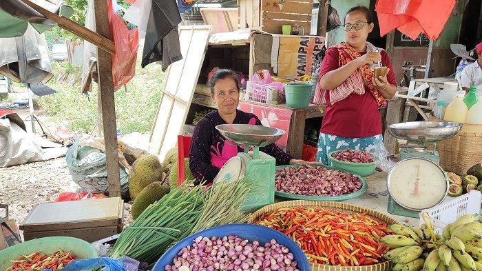 Kisah Lambert: Bertahan Hidup dari Lapak Daging Babi di Pasar Youtefa Jayapura