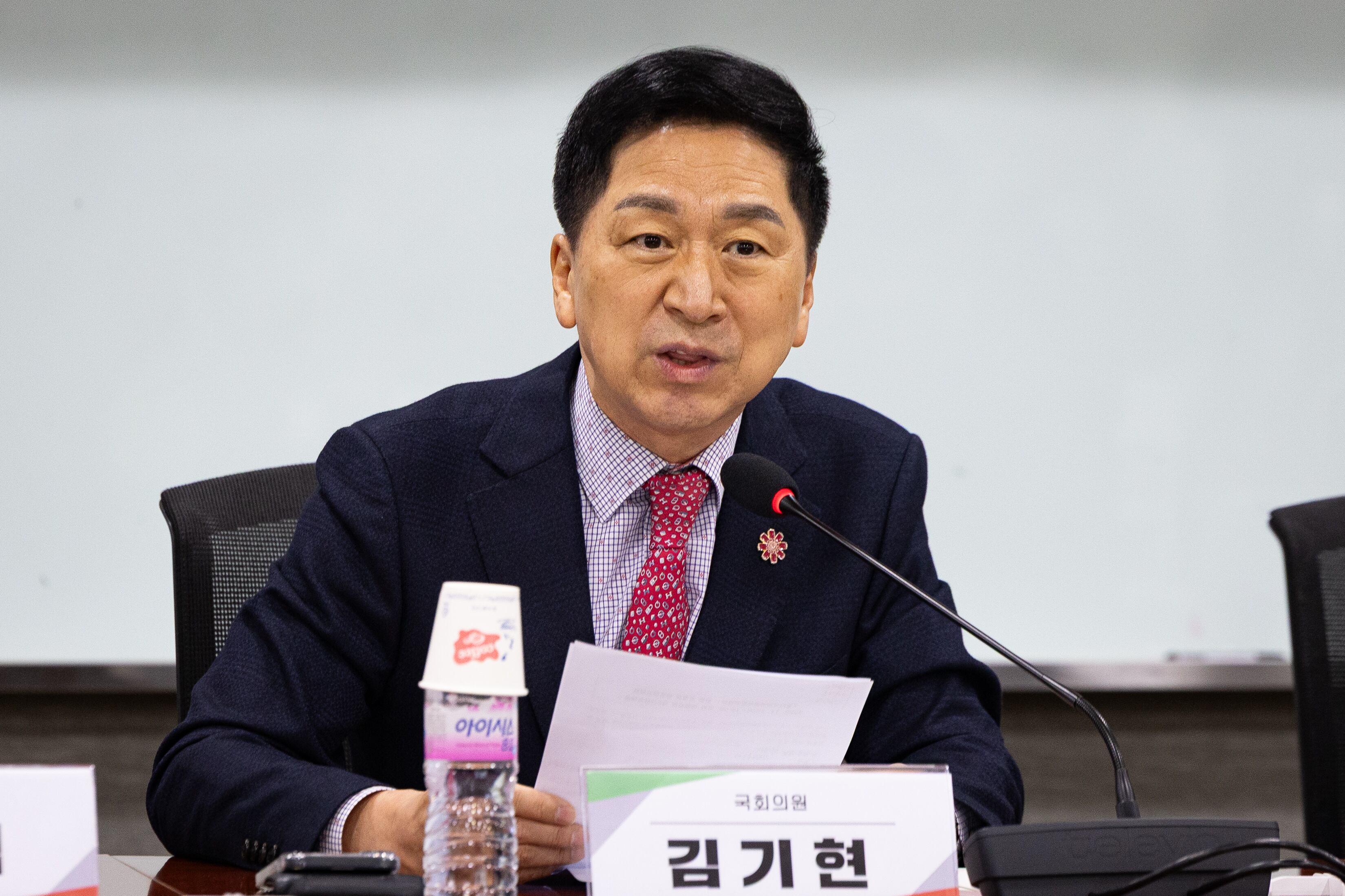 Special counsel searches Kim Gi-hyeon's home, office in gift case